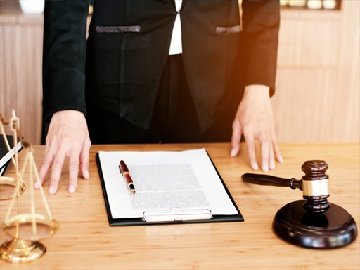 孕妇怀孕期间被公司辞退，这种情况是否合法？